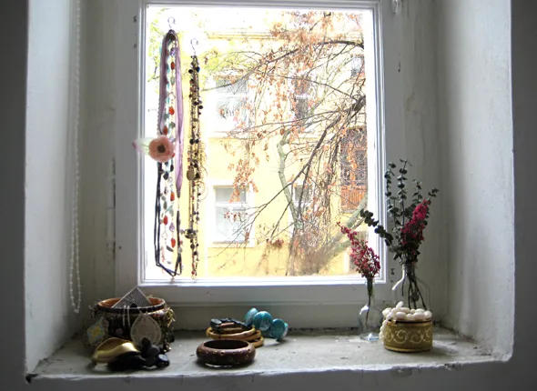 Jewelry sill