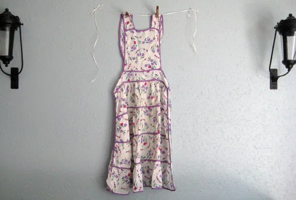 Flowy skirt, tiny bib