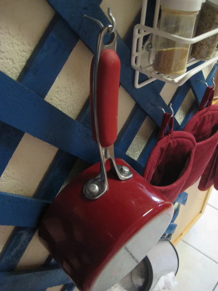 Hanging pot
